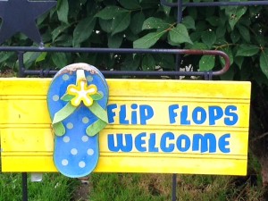 A happy sign displayed to remind us to cherish the summer!
